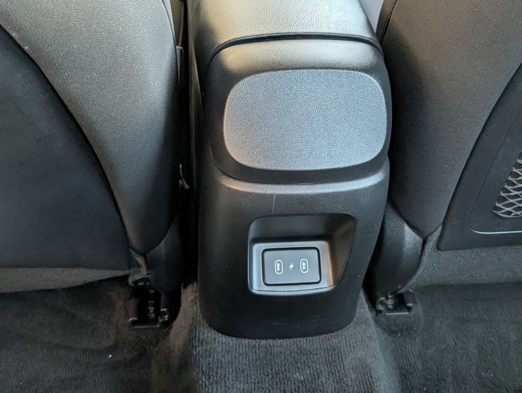 Used 2025 Hyundai Elantra SEL FWD image 19