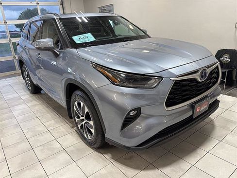 Used 2021 Toyota Highlander XLE AWD/4WD image 5