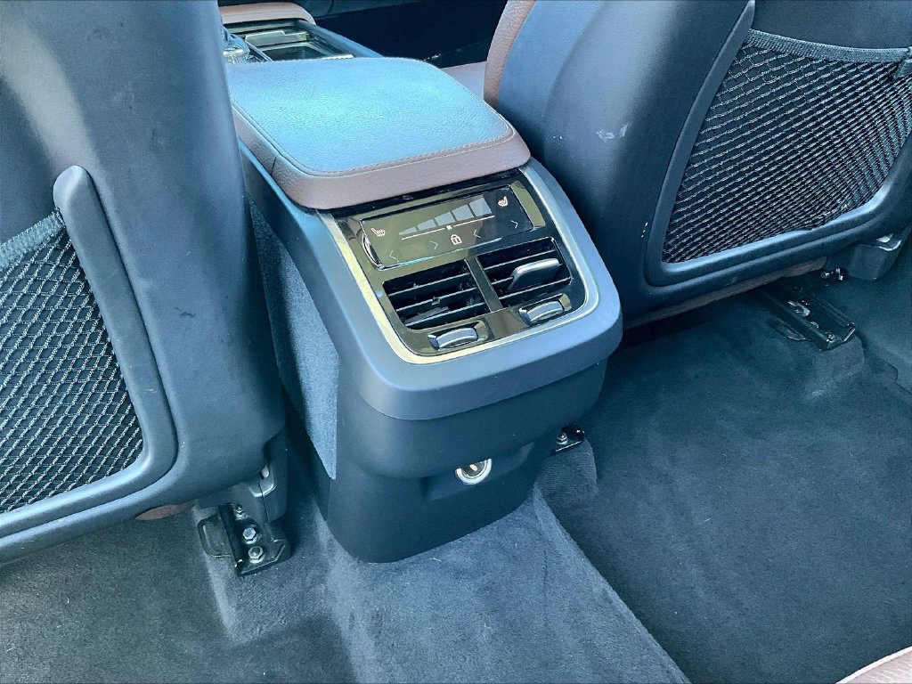 Used 2019 Volvo XC90 T6 Momentum AWD/4WD image 11