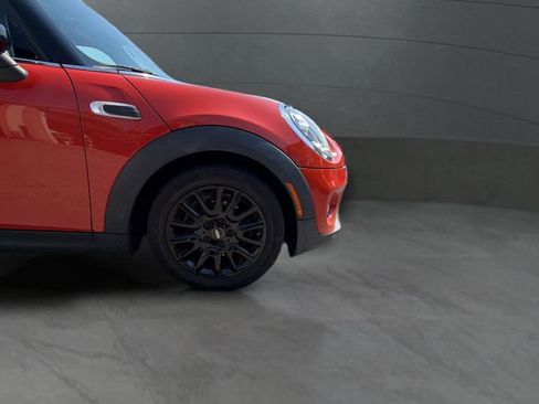 Used 2020 MINI Cooper 4-Door Hardtop w/ Storage Package FWD image 28