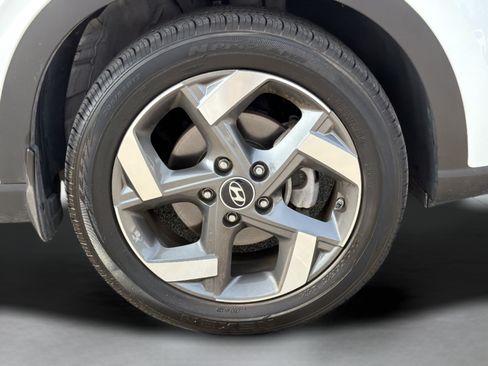 Used 2025 Hyundai Venue SEL FWD image 29
