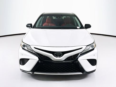 Used 2018 Toyota Camry XSE FWD image 2