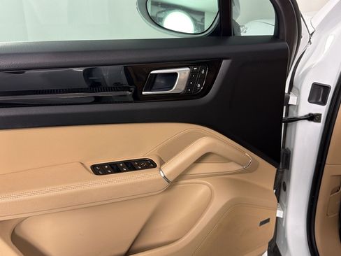 Certified 2022 Porsche Cayenne S AWD/4WD image 13