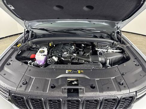 New 2025 Jeep Grand Cherokee L Laredo image 32