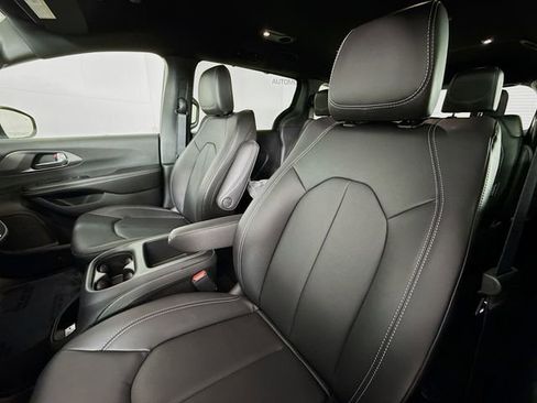 New 2026 Chrysler Pacifica Select image 20