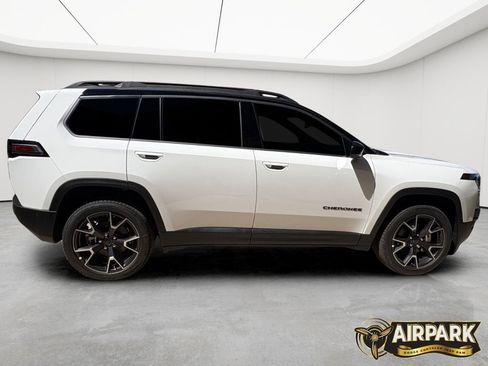 New 2026 Jeep Cherokee Overland image 3