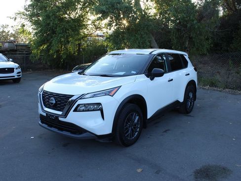 Used 2022 Nissan Rogue S FWD image 3