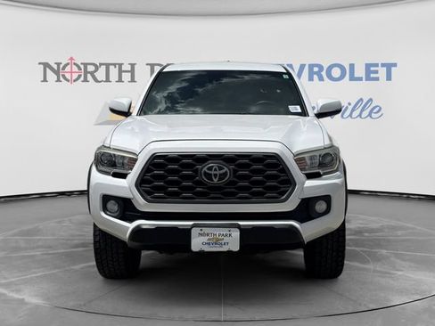 Used 2020 Toyota Tacoma TRD Off-Road AWD/4WD image 8