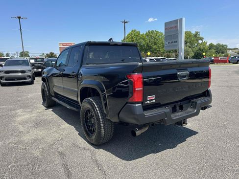 Used 2025 Toyota Tacoma SR AWD/4WD image 4