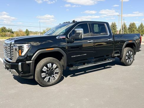 Used 2024 GMC Sierra 2500 Denali image 13