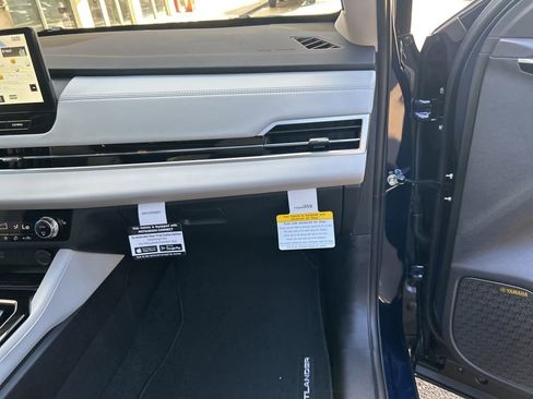 New 2025 Mitsubishi Outlander SE image 22