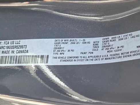 Used 2025 Chrysler Pacifica Select image 23