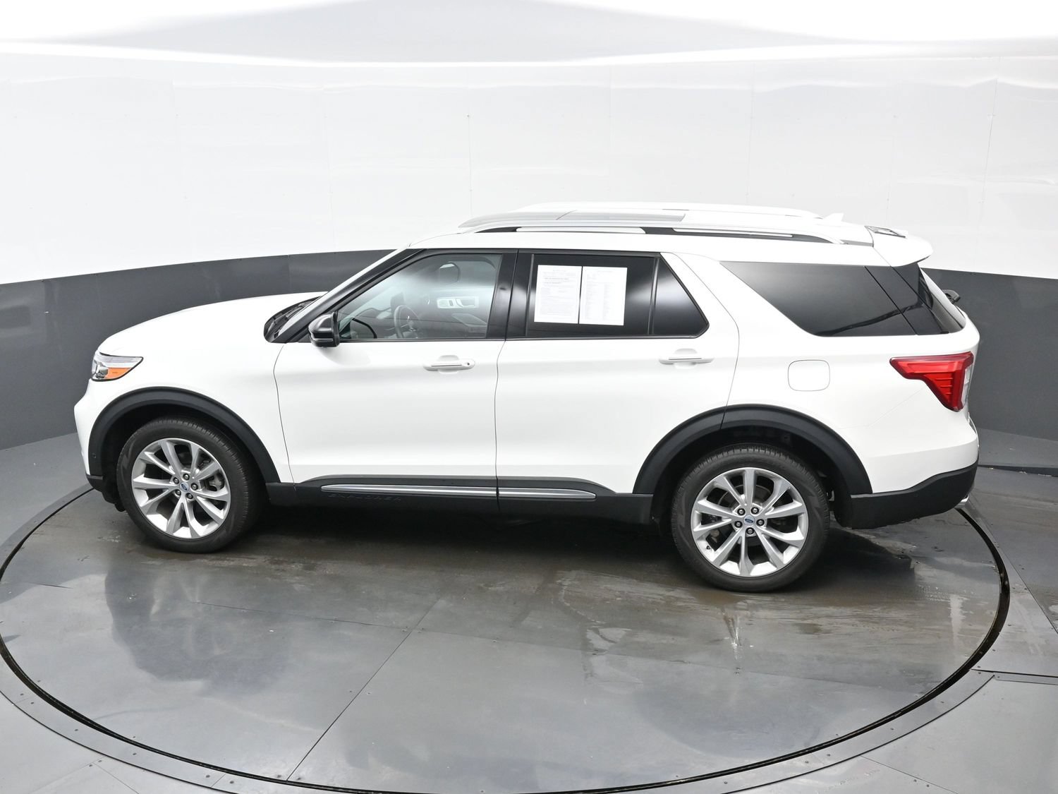 Used 2023 Ford Explorer Platinum w/ Technology Package AWD/4WD image 37