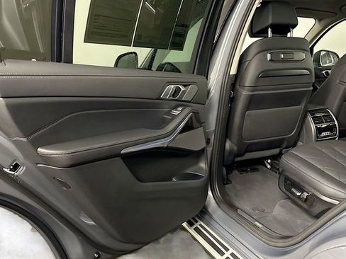 Used 2024 BMW X7 xDrive40i w/ Premium Package image 32