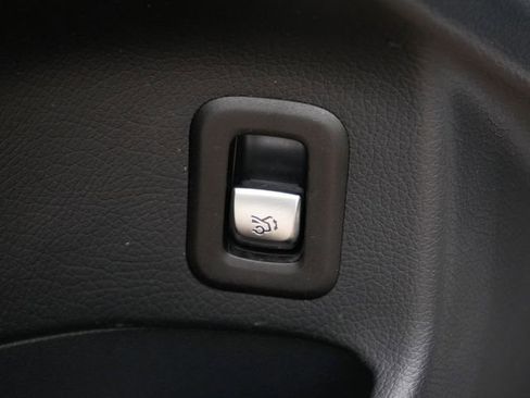 Used 2019 Mercedes-Benz GLC 300 4MATIC image 17