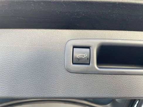 Used 2023 Toyota Highlander XLE image 49