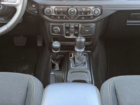 Used 2025 Jeep Wrangler Unlimited Sahara AWD/4WD image 19