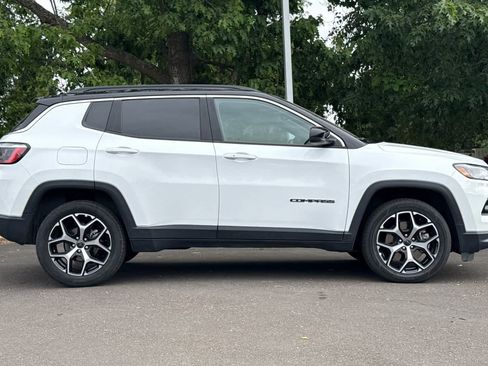 Used 2025 Jeep Compass Limited AWD/4WD image 8