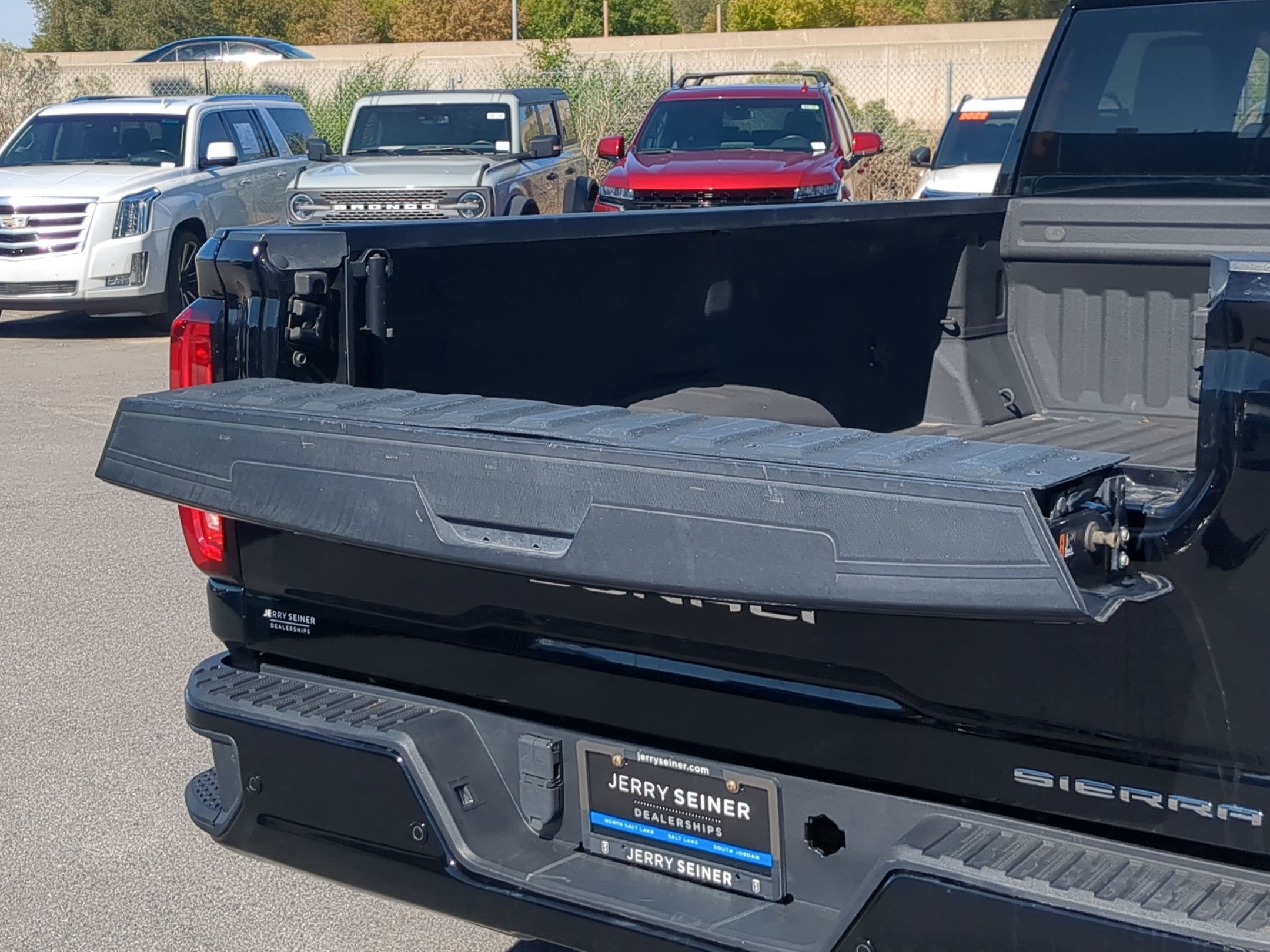 Used 2020 GMC Sierra 3500 Denali w/ Denali Ultimate Package AWD/4WD image 33