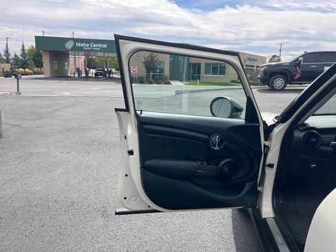 Used 2018 MINI Cooper 4-Door Hardtop FWD image 24