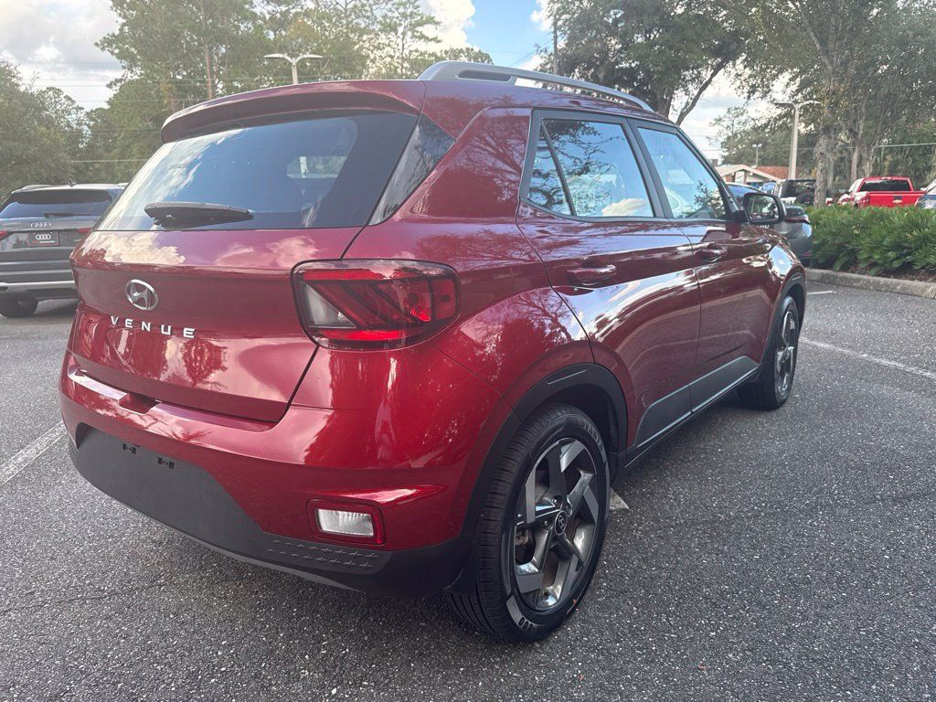 Used 2025 Hyundai Venue SEL FWD image 7