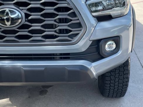Used 2021 Toyota Tacoma TRD Off-Road w/ Technology Package AWD/4WD image 7