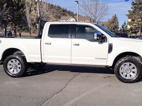 Used 2022 Ford F350 Platinum w/ FX4 Off-Road Package image 2