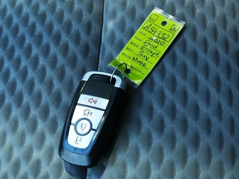 Used 2020 Ford Escape SE image 59