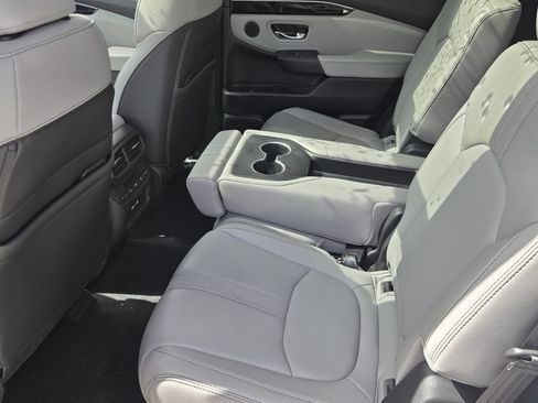 Used 2023 Honda Pilot Touring image 12