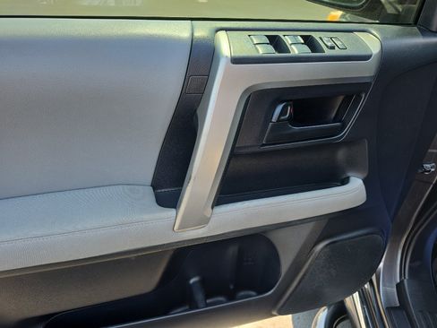 Used 2013 Toyota 4Runner SR5 AWD/4WD image 11