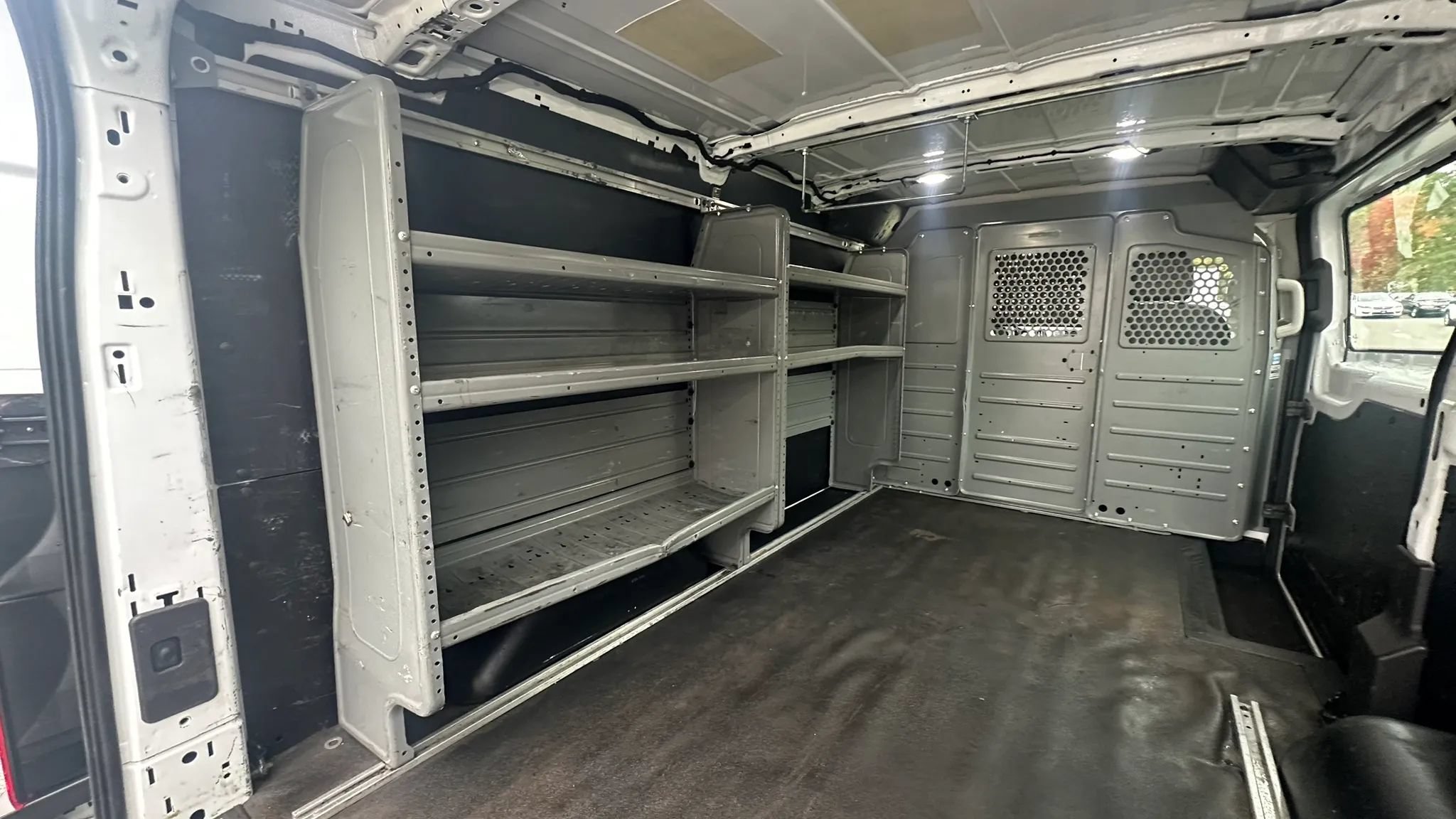 Used 2019 Ford Transit 250 130 Low Roof RWD image 26