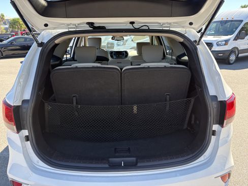 Used 2019 Hyundai Santa Fe XL SE image 11