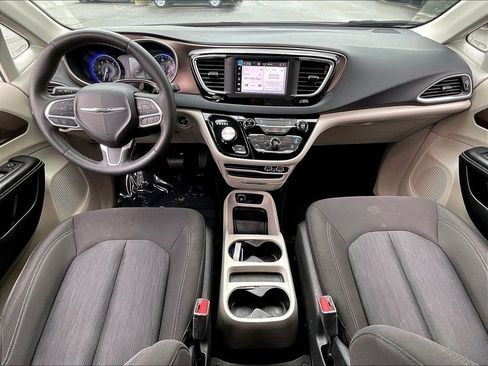 Used 2023 Chrysler Voyager LX image 21