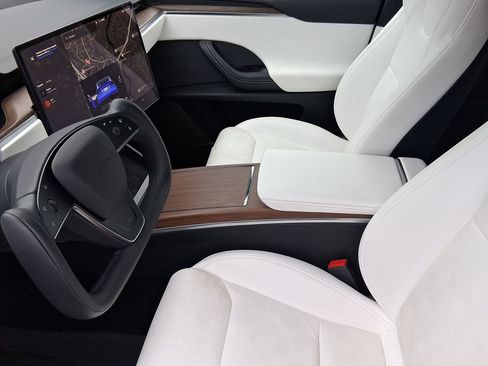 Used 2022 Tesla Model X AWD image 19