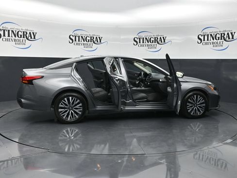 Used 2025 Nissan Altima 2.5 SV FWD image 39