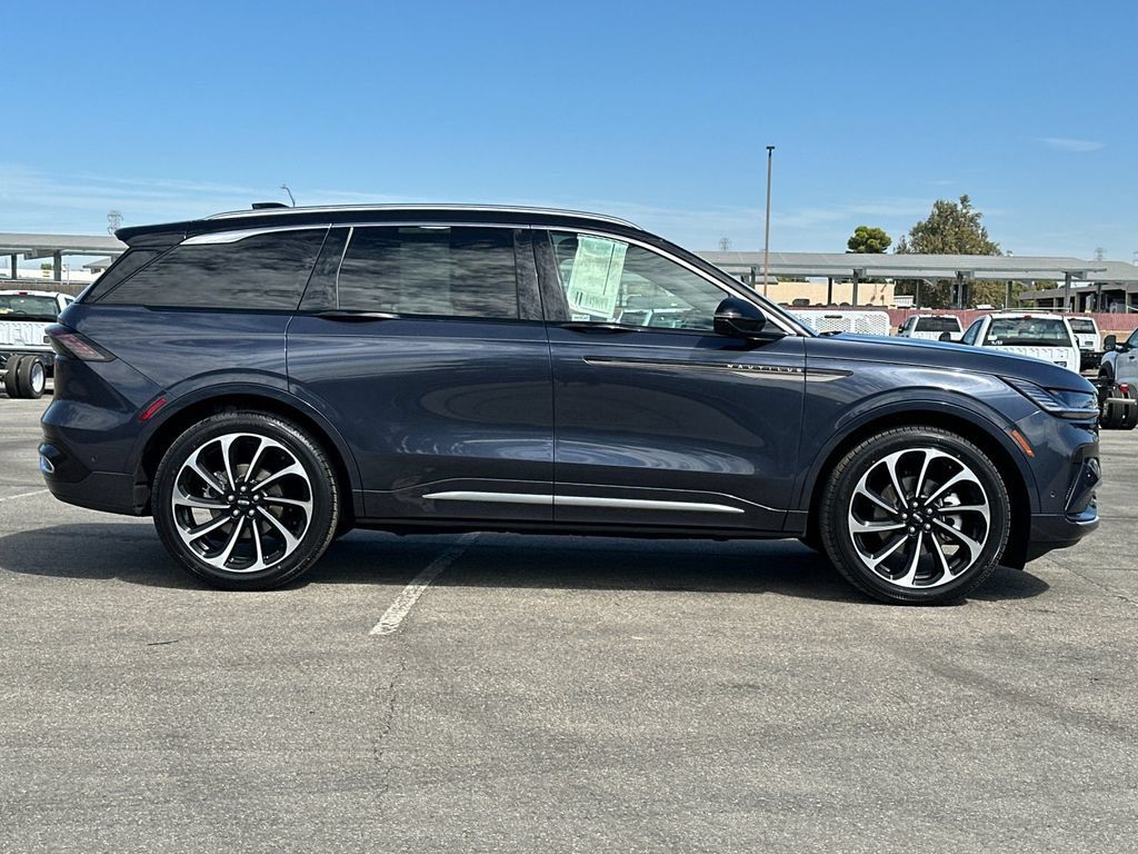 Certified 2024 Lincoln Nautilus Black Label AWD/4WD image 2