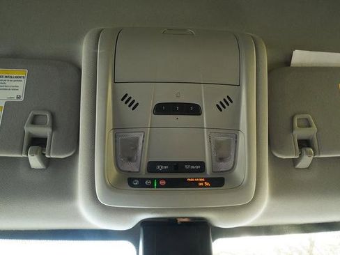 Used 2024 GMC Terrain SLT image 22