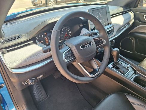 Used 2025 Jeep Compass Latitude AWD/4WD image 14