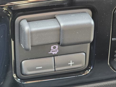 New 2025 Chevrolet Silverado 1500 LT w/ Z71 Off-Road Package image 6