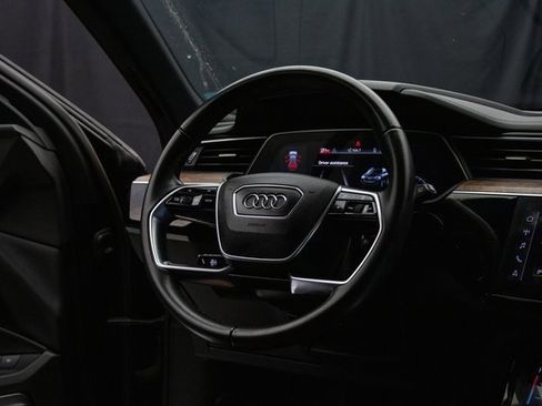 Used 2022 Audi e-tron Premium Plus w/ Premium Plus Package image 14