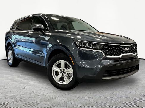 Used 2023 Kia Sorento LX AWD/4WD image 3