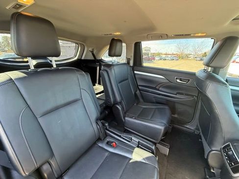 Used 2018 Toyota Highlander XLE image 23