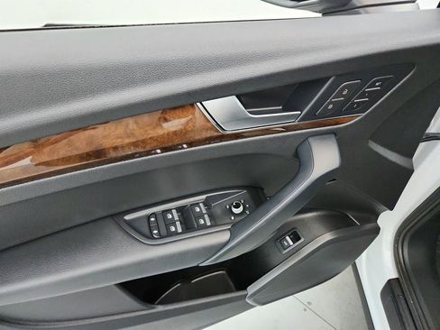Used 2020 Audi Q5 2.0T Premium w/ Convenience Package AWD/4WD image 21
