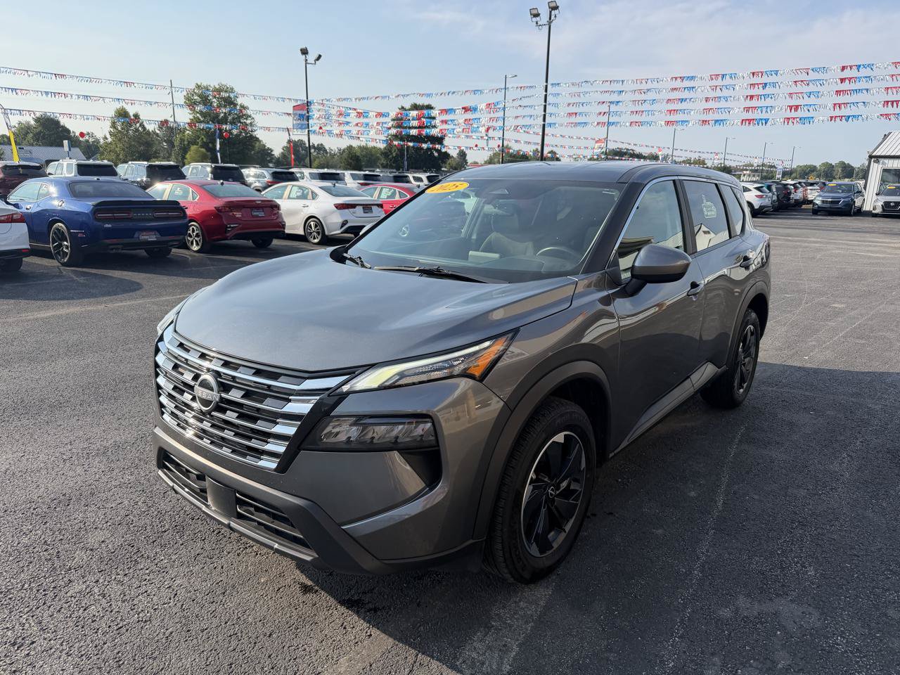 Used 2025 Nissan Rogue SV AWD/4WD image 10