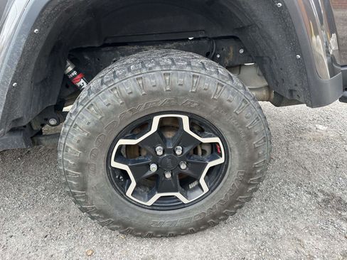 Used 2021 Jeep Gladiator Rubicon AWD/4WD image 9