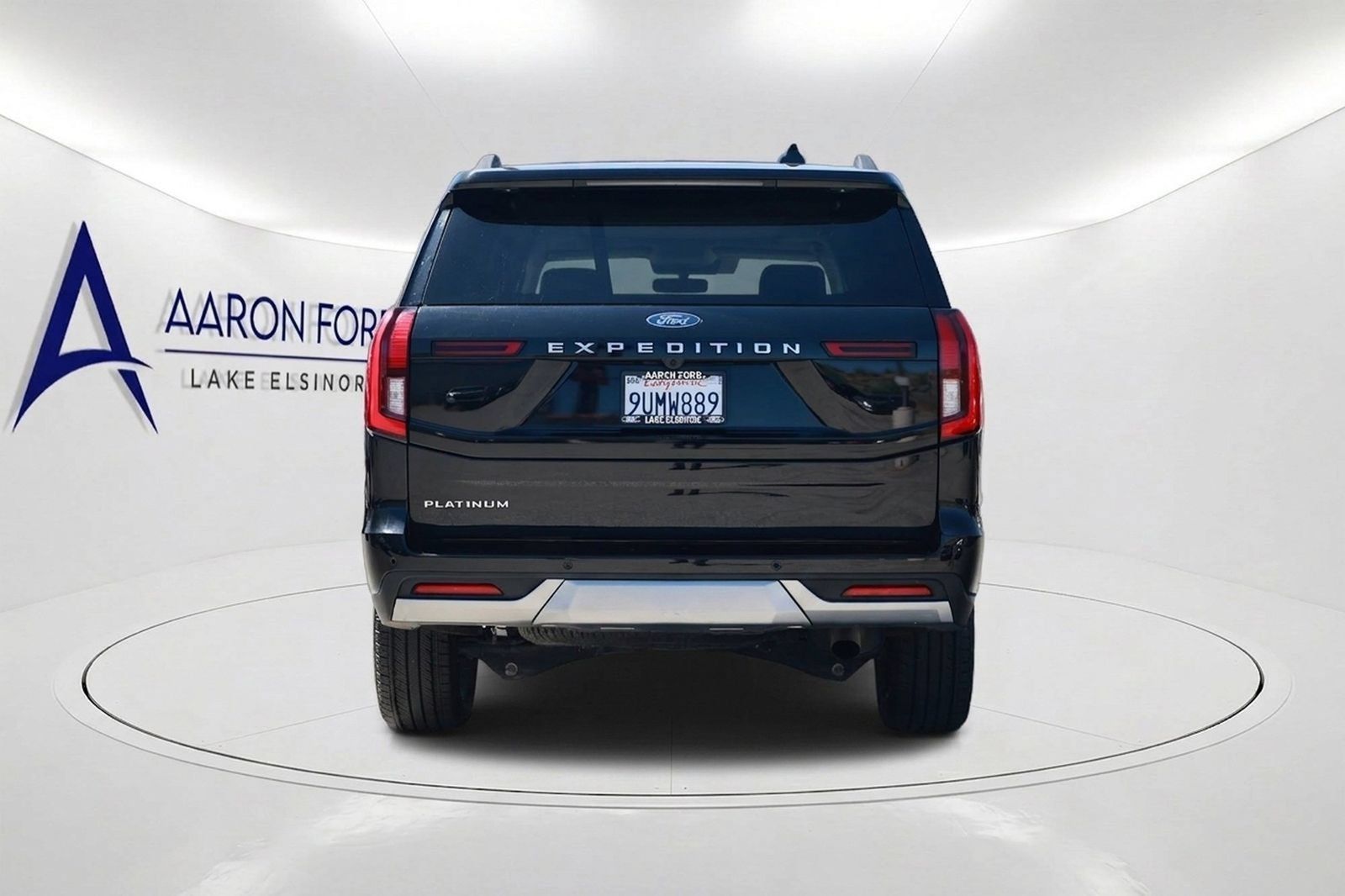 Used 2025 Ford Expedition Platinum w/ Driver's Package AWD/4WD image 5
