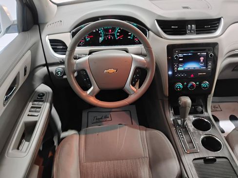 Used 2017 Chevrolet Traverse LT FWD image 15