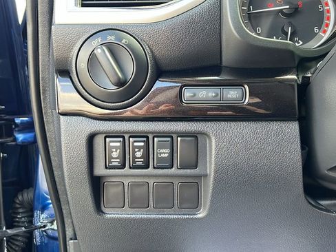 Used 2017 Nissan Titan SV AWD/4WD image 14