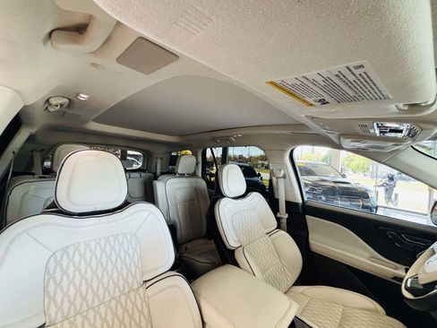 Used 2023 Lincoln Aviator Black Label w/ Dynamic Handling Package AWD/4WD image 38