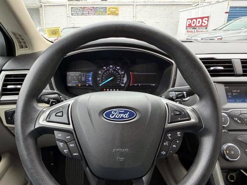 Used 2018 Ford Fusion SE image 24